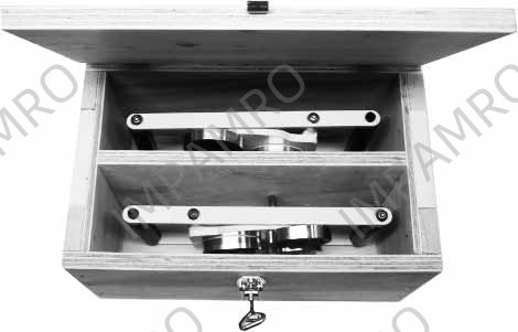 BOX STORING WOODEN FOR, TWO HOLDING MAGNETS