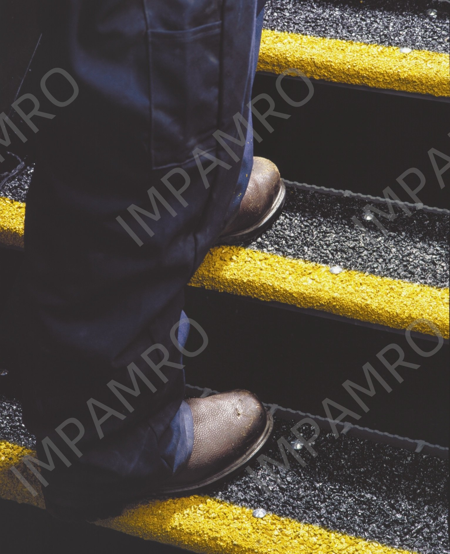 STAIR NOSING ANTISLIP SCOTGRIP, SSN 130X750MM SAFE YELLOW FINE